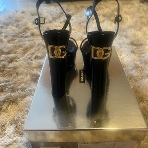 Platform sandal heels worn once